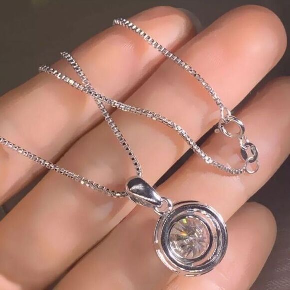 The Discus Pendant Necklace in 925 and cubic zirconia - Picture 3 of 7